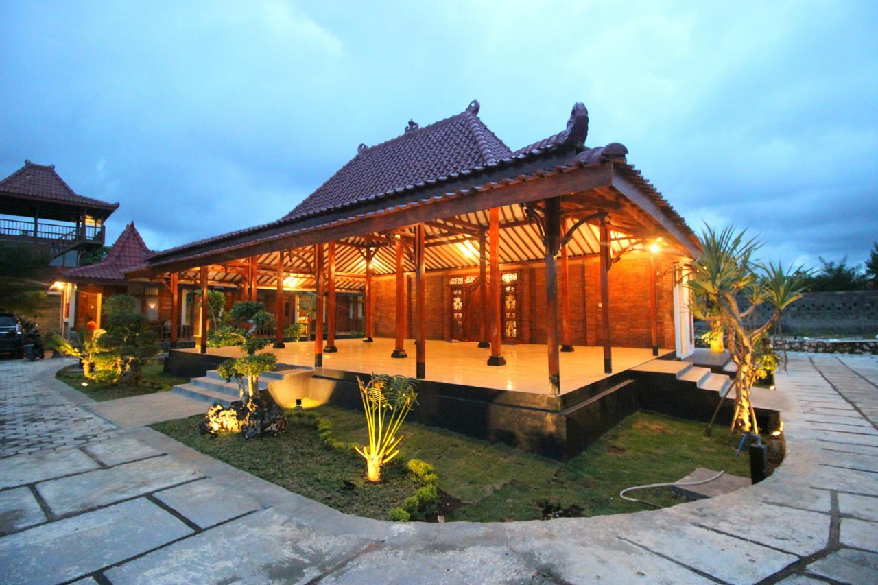 The Royal Joglo Hotel Tepus Exterior photo
